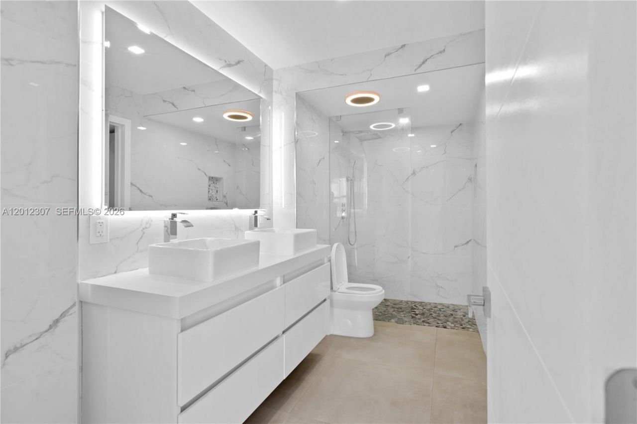 3675 N Country Club Dr, Unit 2008, Aventura, FL 33180 Photo