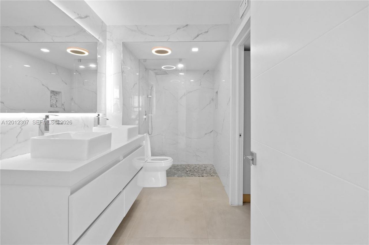 3675 N Country Club Dr, Unit 2008, Aventura, FL 33180 Photo