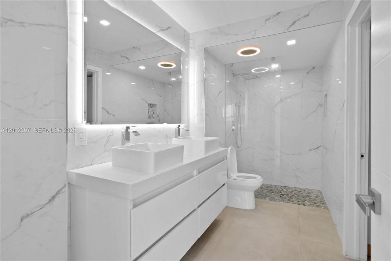 3675 N Country Club Dr, Unit 2008, Aventura, FL 33180 Photo