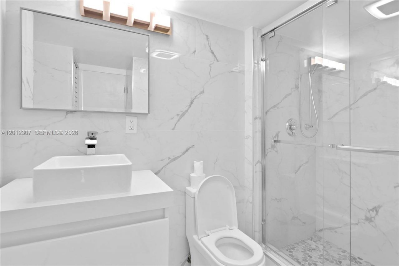 3675 N Country Club Dr, Unit 2008, Aventura, FL 33180 Photo