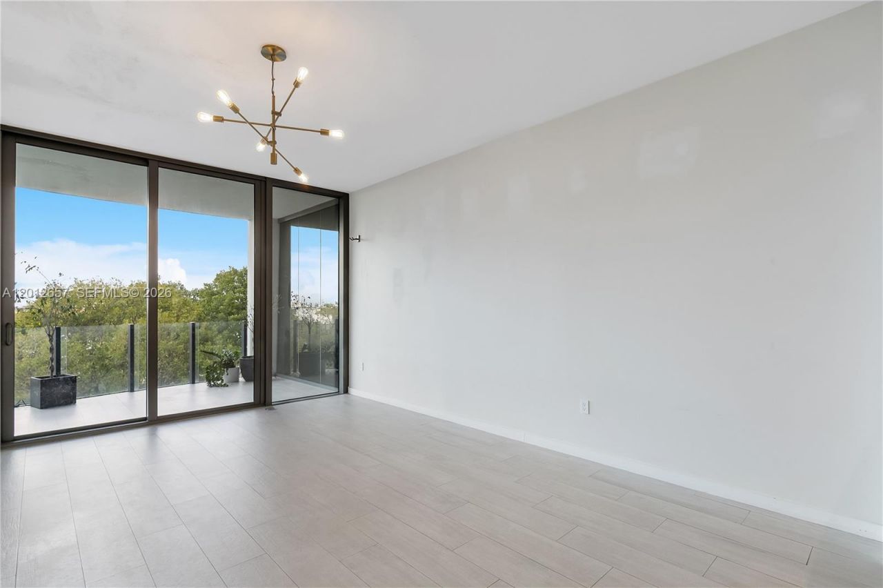 2831 S Bayshore Dr, Unit 707, Miami, FL 33133 Photo