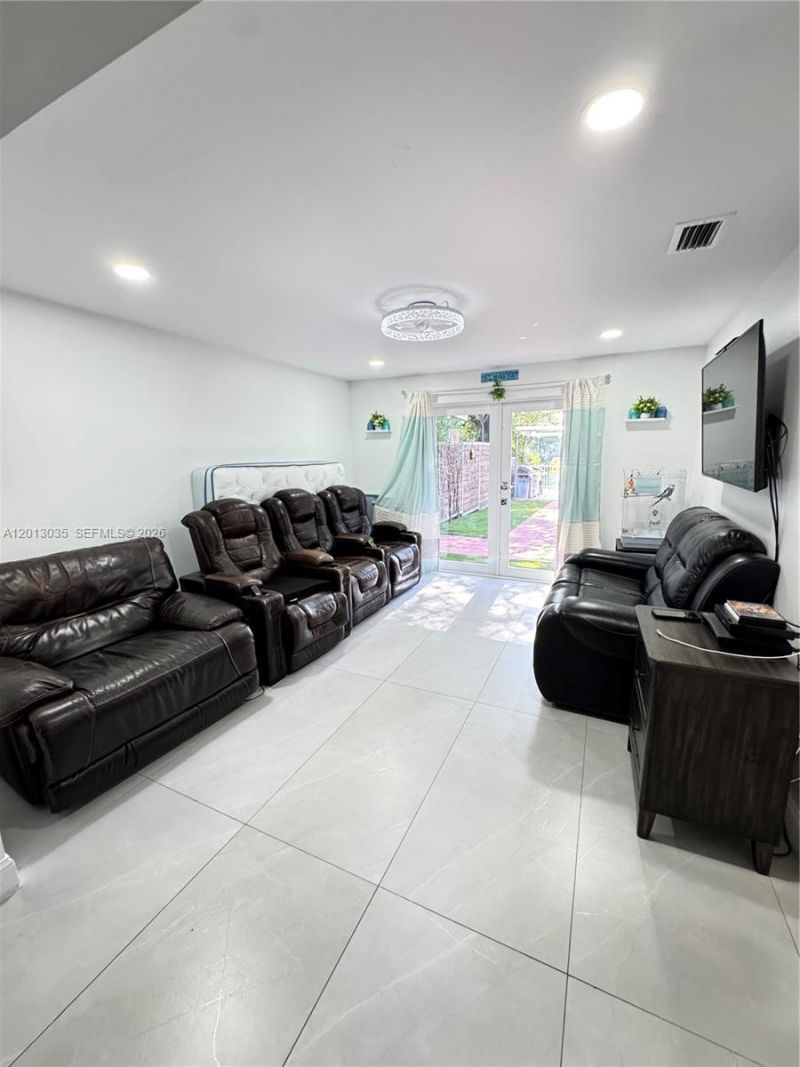7140 W 15th Ct, Hialeah, FL 33014 Photo