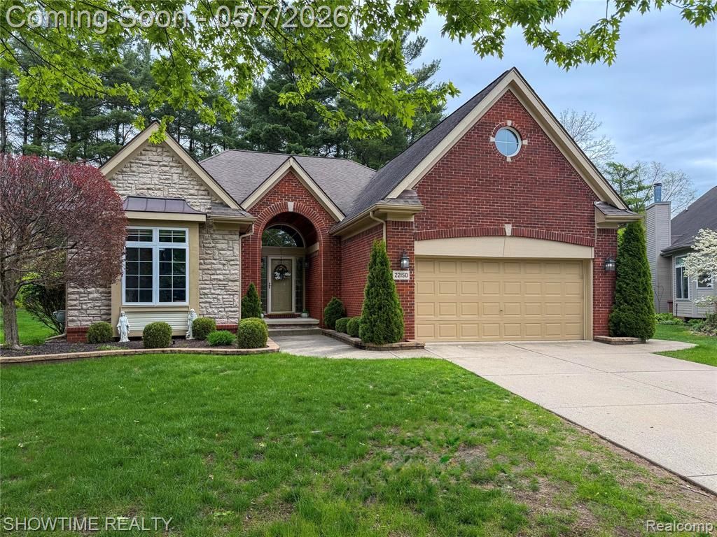 22150 Abington Drive, Farmington Hills, MI 48335 Main Photo