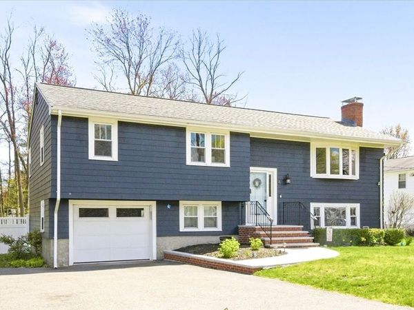 4 Flintlock Ln, Dedham, MA 02026