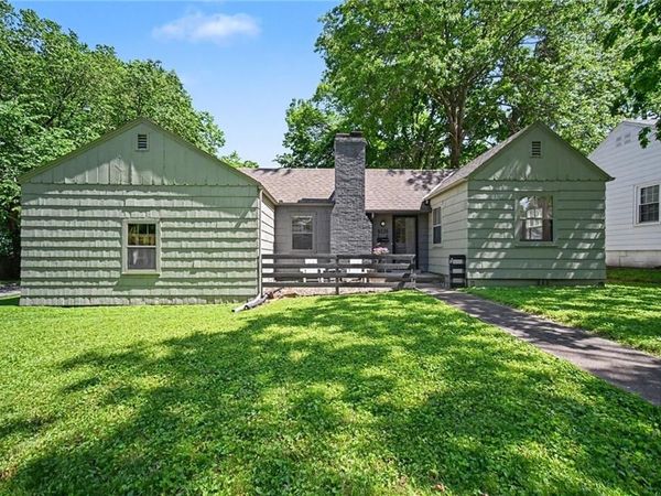 5225 Sycamore Drive, Roeland Park, KS 66205