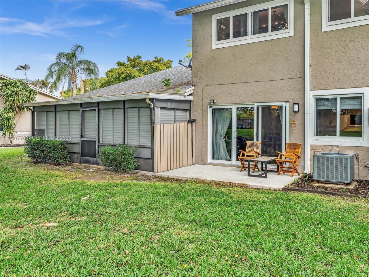 1958 E Discovery Cir E, Deerfield Beach, FL 33442 Photo