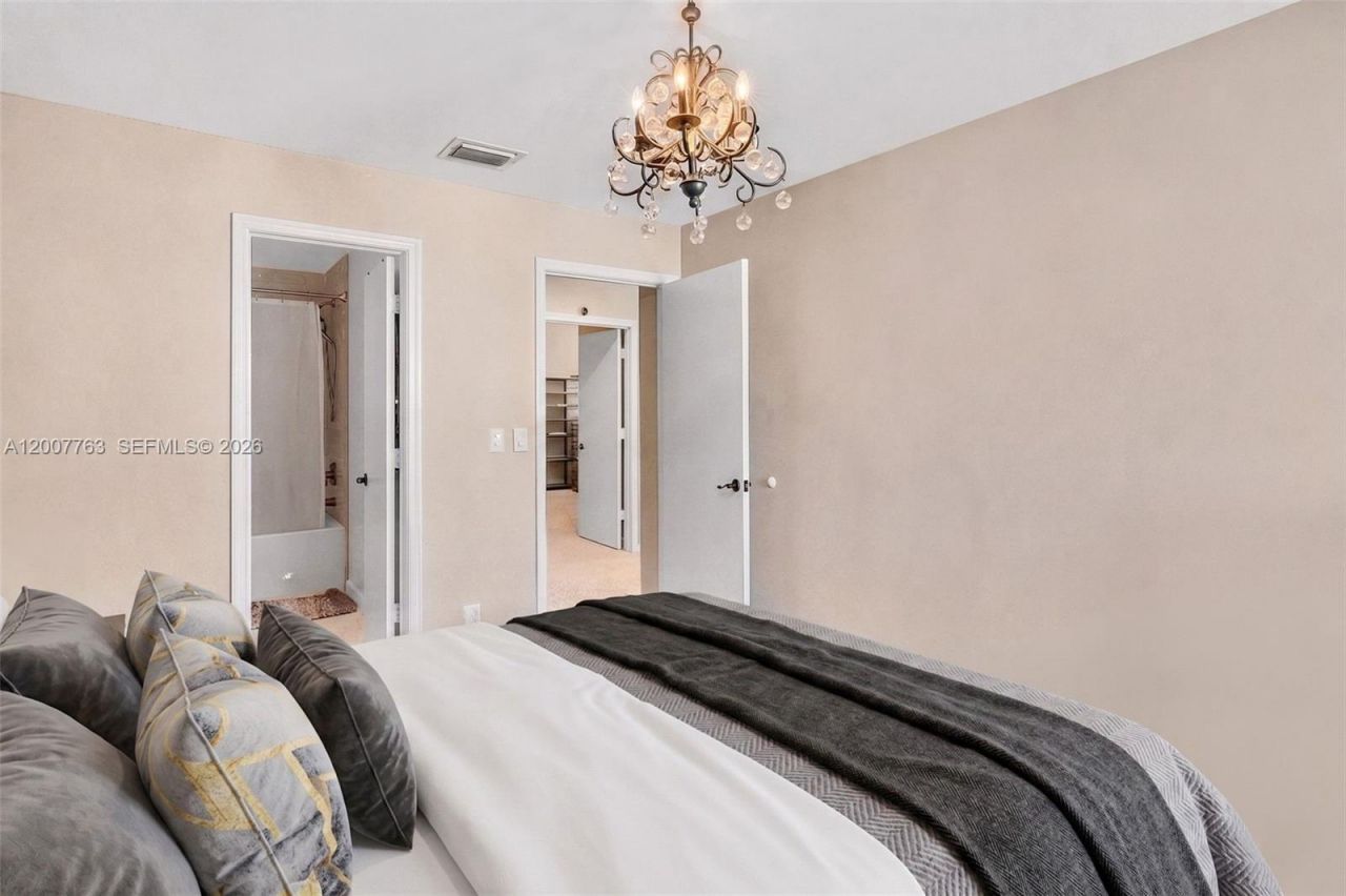 1958 E Discovery Cir E, Deerfield Beach, FL 33442 Photo