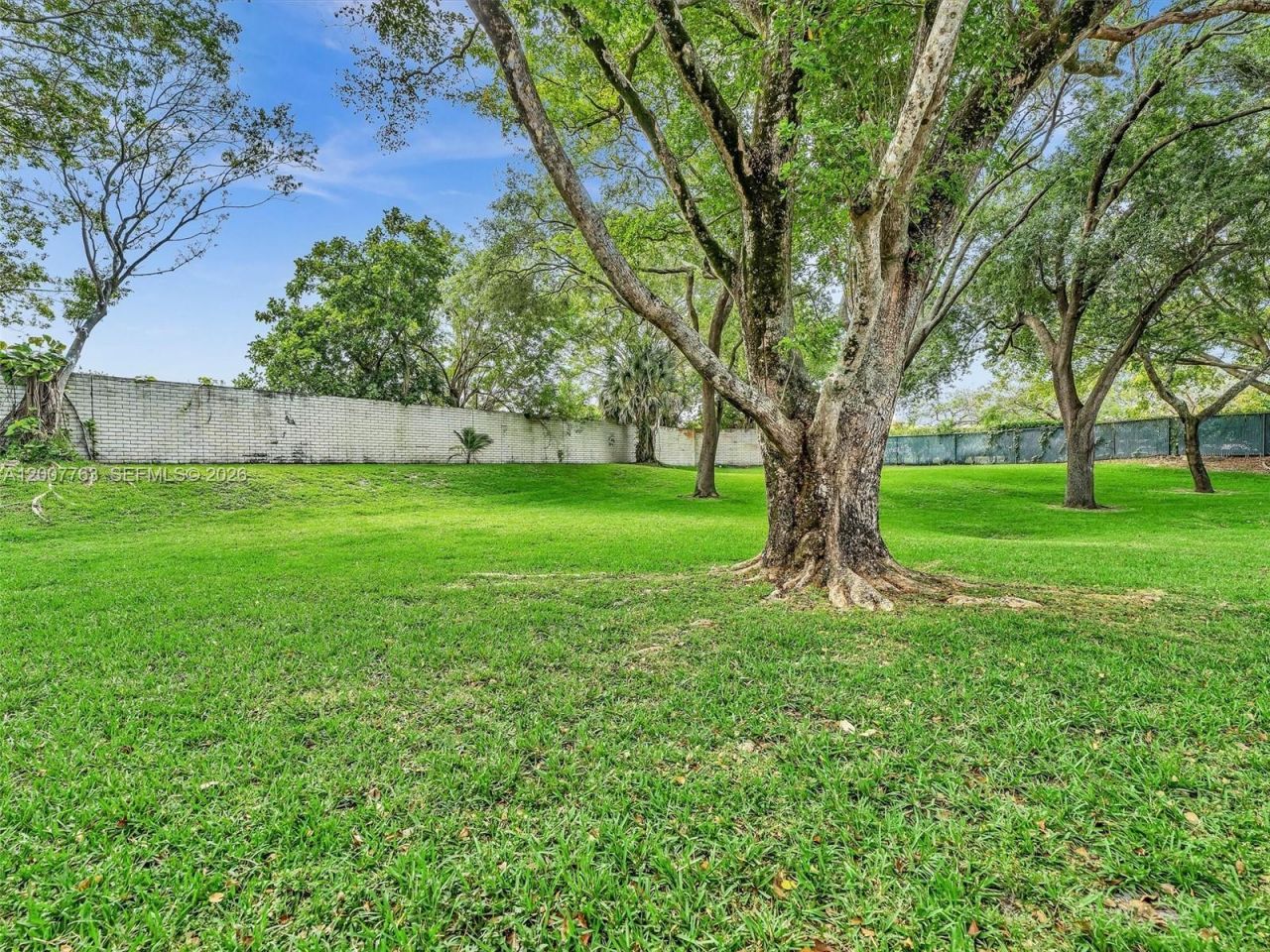 1958 E Discovery Cir E, Deerfield Beach, FL 33442 Photo