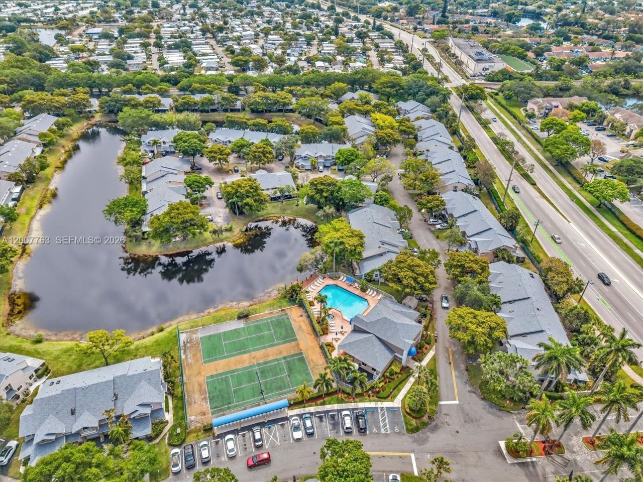 1958 E Discovery Cir E, Deerfield Beach, FL 33442 Photo