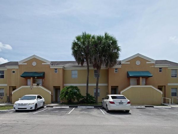 2431 NW 56th Avenue, Unit 5-201, Lauderhill, FL 33313