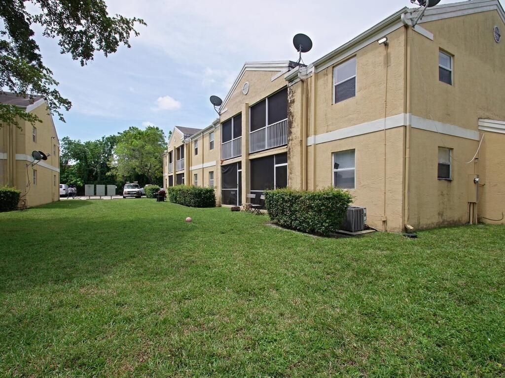 2431 NW 56th Avenue, Unit 5-201, Lauderhill, FL 33313 Photo