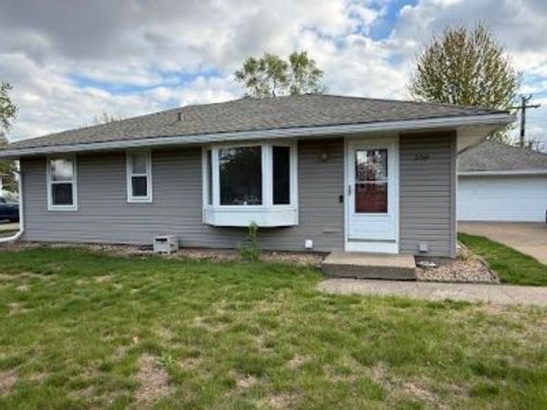 550 115th Avenue NW, Coon Rapids, MN 55448