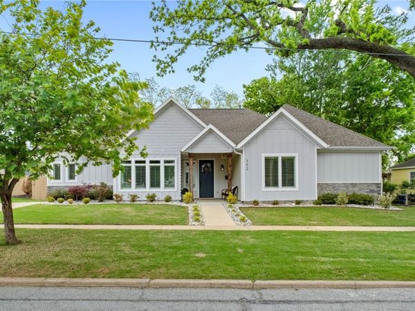 302 SW E Street , Bentonville, AR 72712