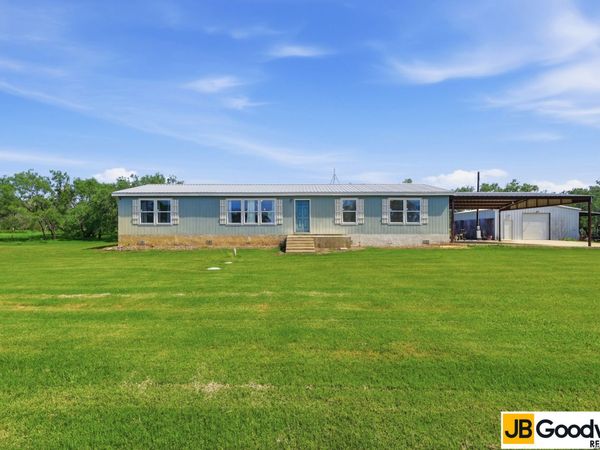 152 E County Road 304, Jourdanton, TX 78026