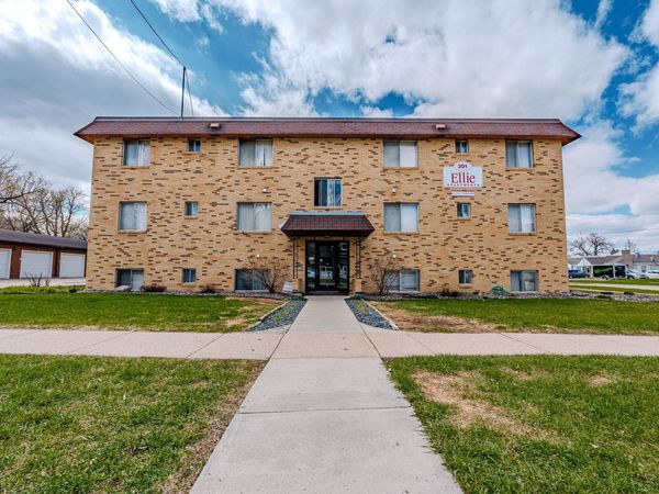 301 6th Street S, Moorhead, MN 56560