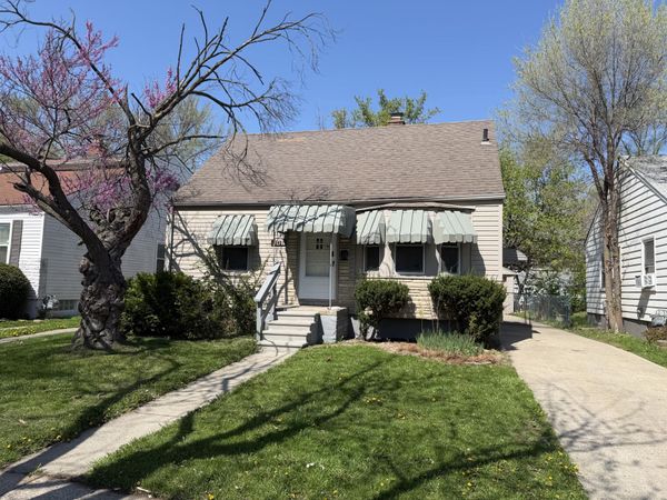 19421 Elkhart Street, Harper Woods, MI 48225