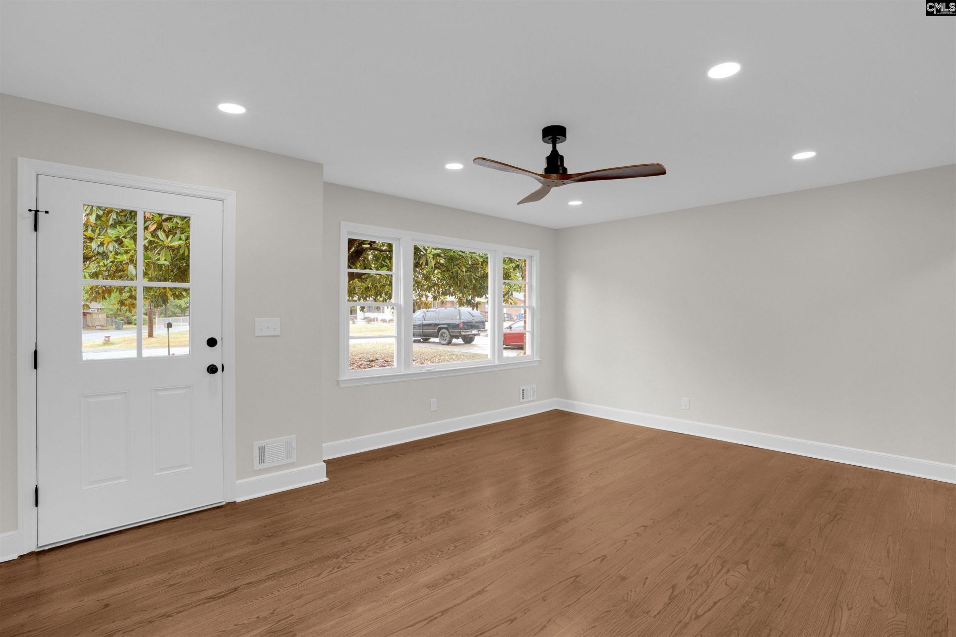 1462 Dahlia Photo 5
