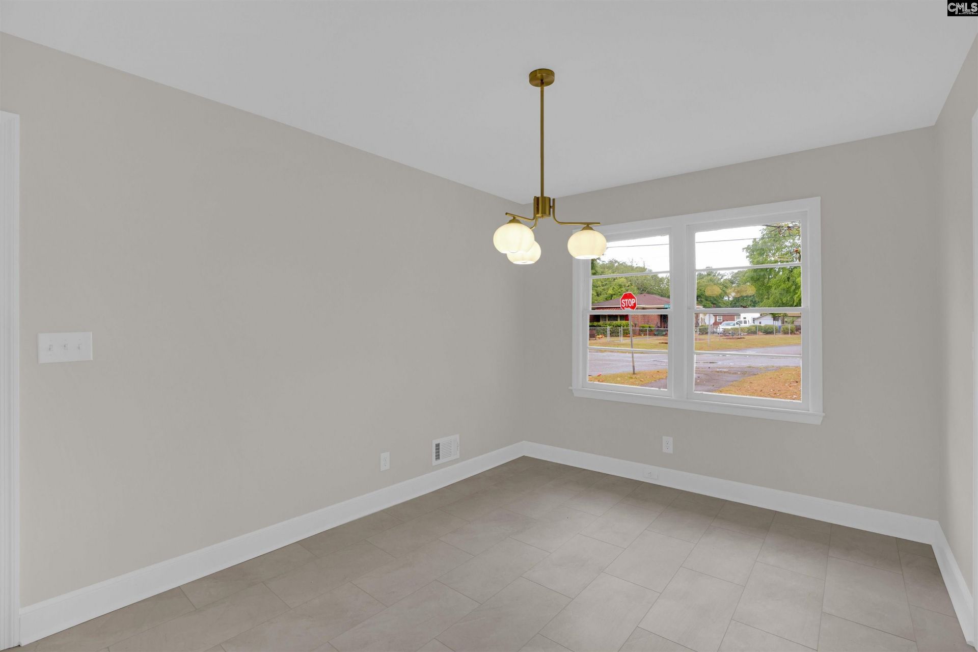 1462 Dahlia Photo 7