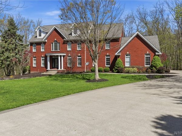 16 Woodstream Trail, Orchard Park, NY 14127