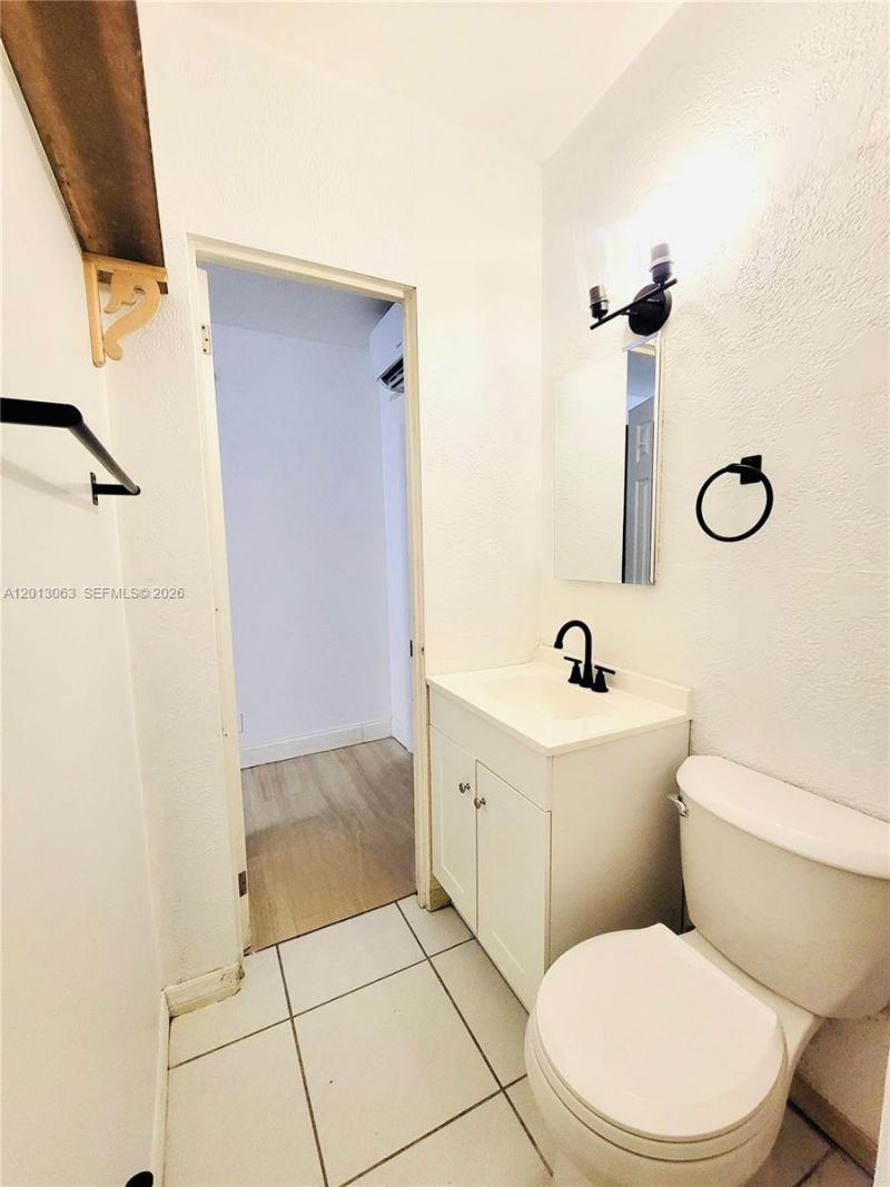 6730 Charleston St , Unit B-2, Hollywood, FL 33024 Photo