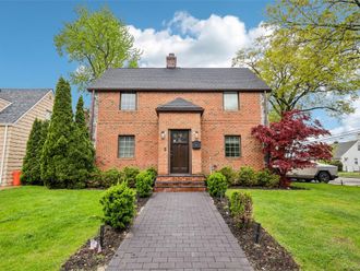 57 Berkley Road Mineola, NY 11501