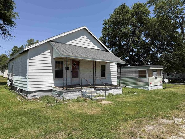 315-311 W Division Street, Oakland City, IN 47660