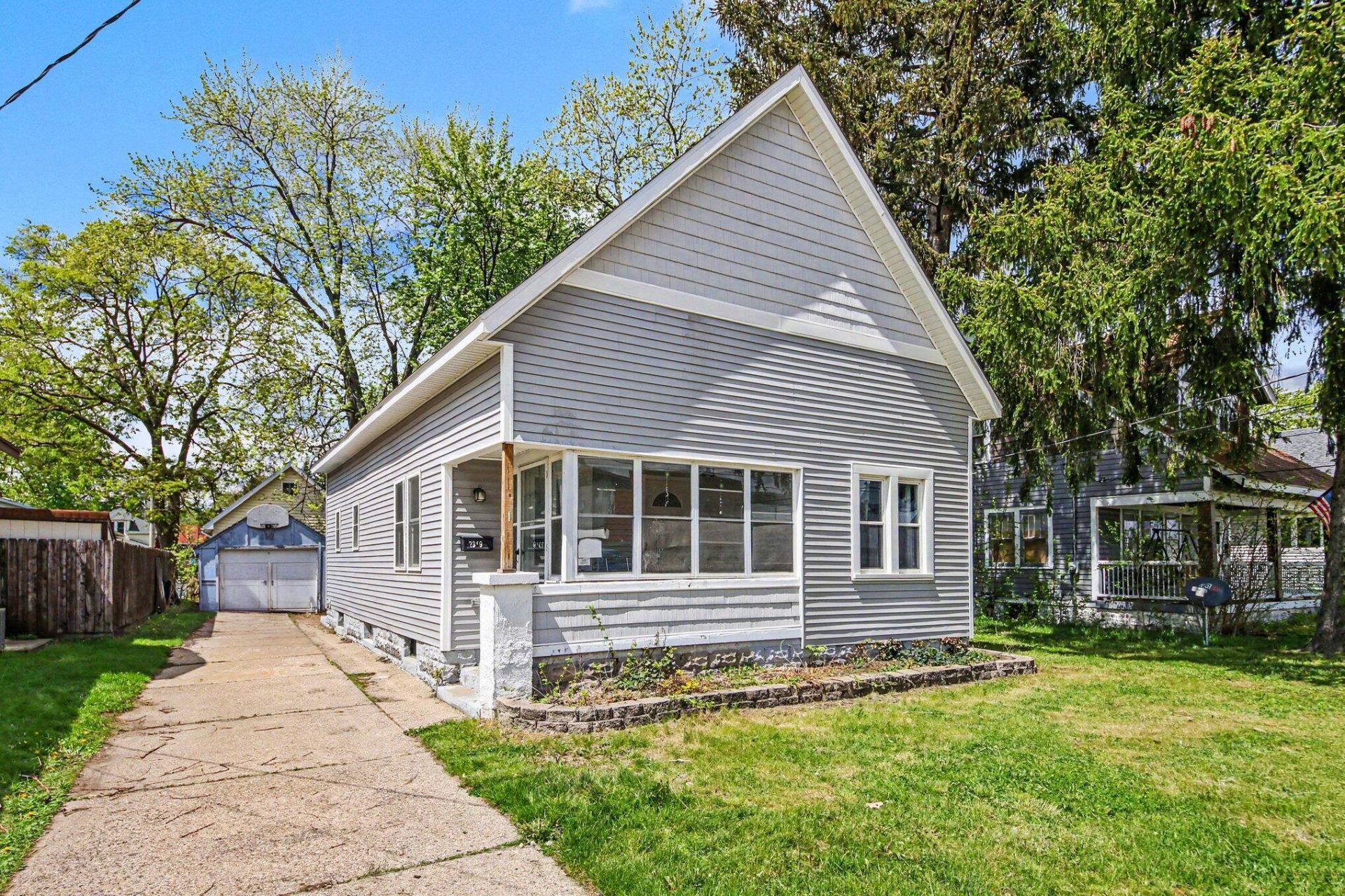 2319 Beverly Avenue Sw, Wyoming, MI 49519 Main Photo