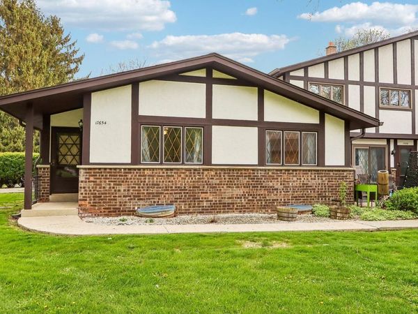 17654 Nassau DRIVE, Brookfield, WI 53045