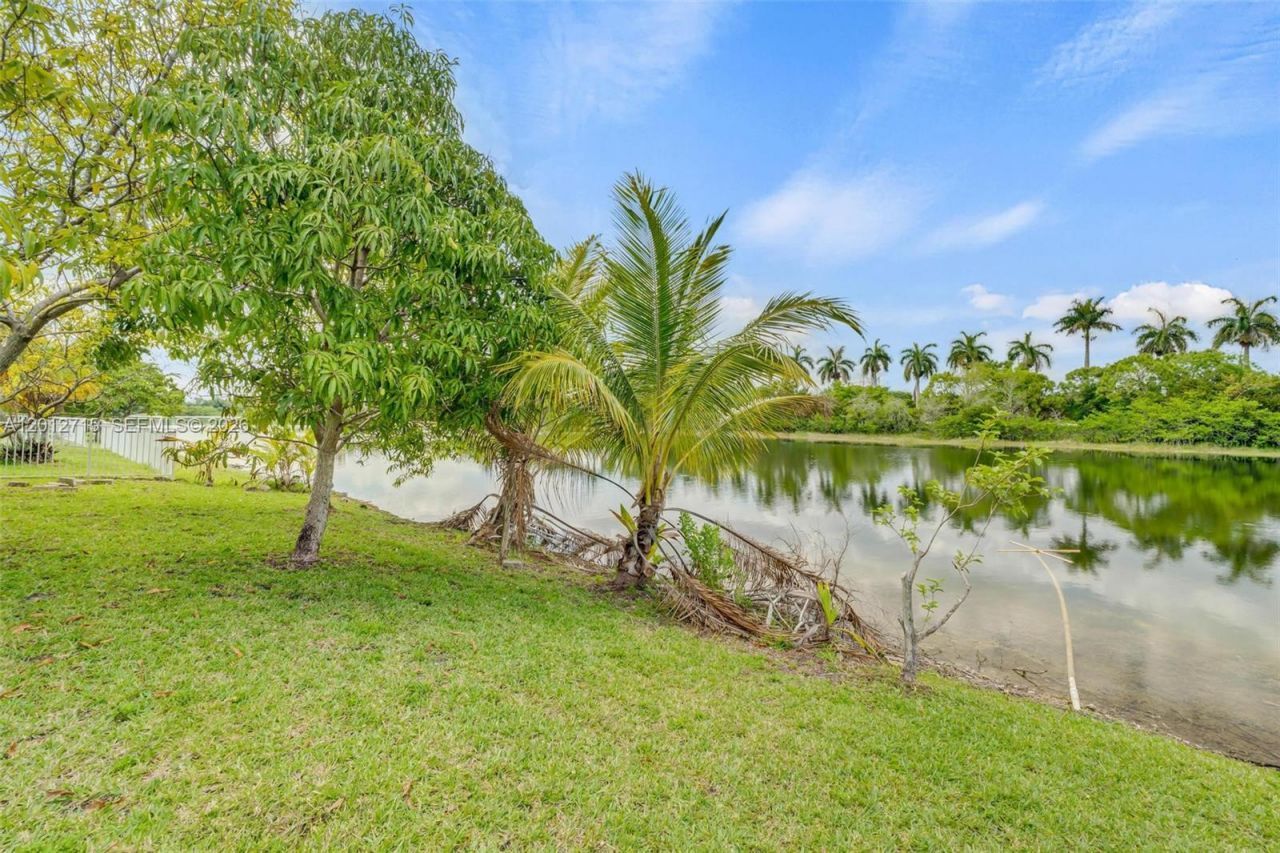 18081 SW 33rd St, Miramar, FL 33029 Photo