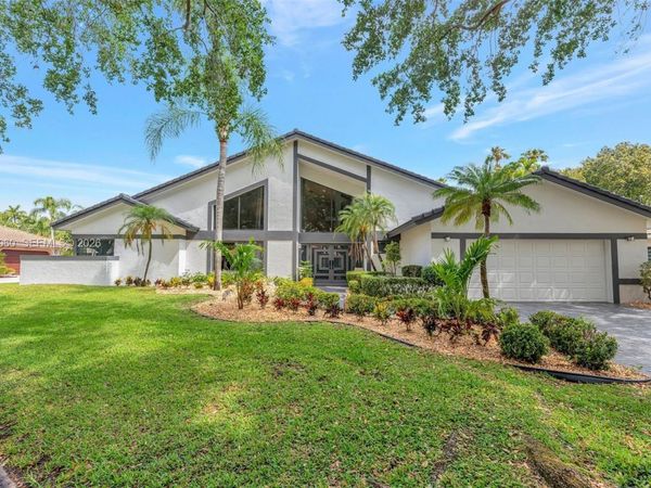 10325 NW 6th St, Coral Springs, FL 33071