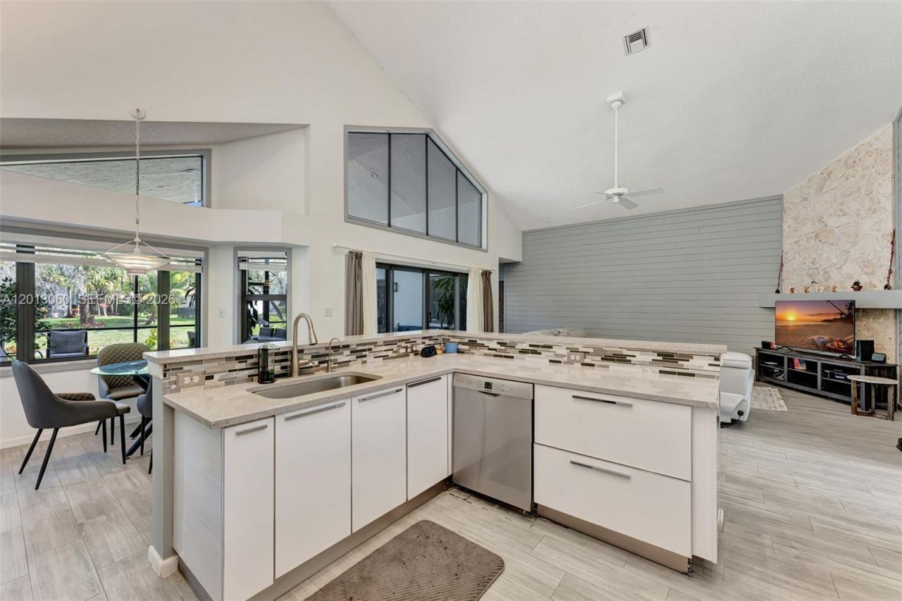 10325 NW 6th St, Coral Springs, FL 33071 Photo
