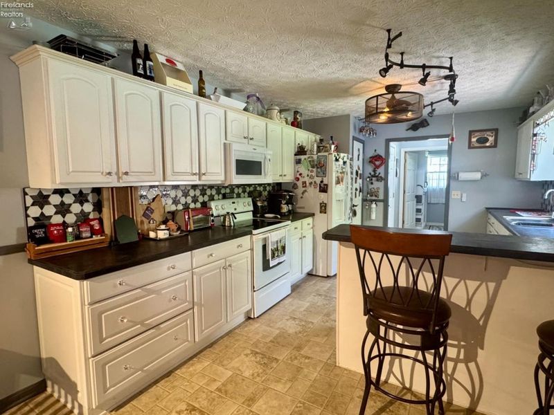 743 Dogwood Lane, Vermilion, OH 44089 Photo 11