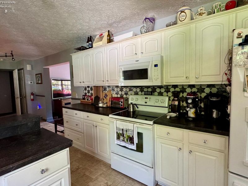 743 Dogwood Lane, Vermilion, OH 44089 Photo 19