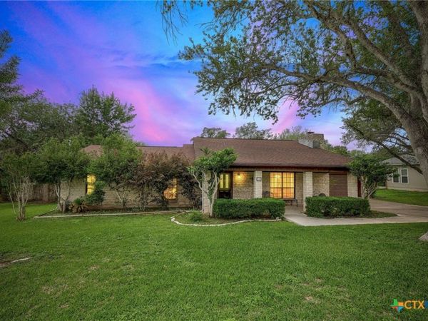 150 Oak Creek Circle , Luling, TX 78648