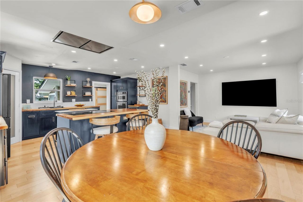 735 40th Avenue N, Saint Petersburg, FL 33703 Photo