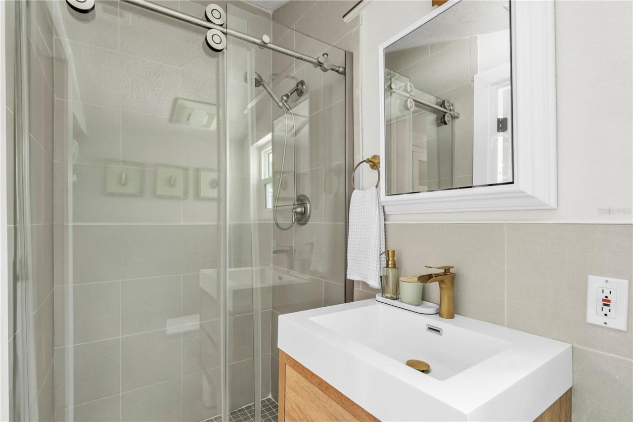 735 40th Avenue N, Saint Petersburg, FL 33703 Photo