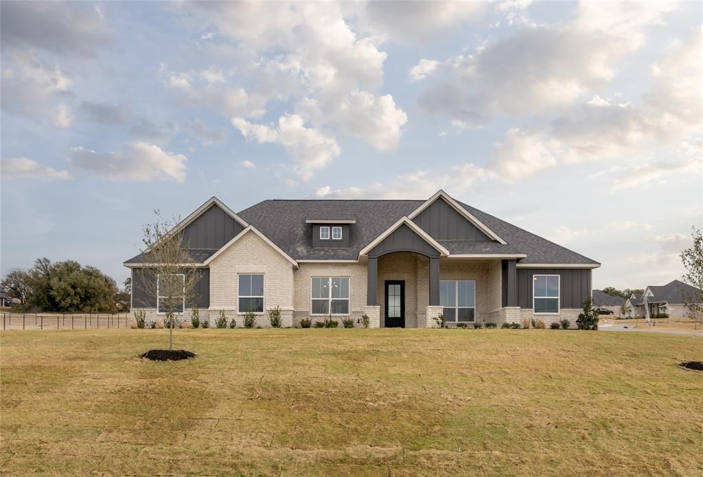 700 Burr Oak Lane, Weatherford, TX 76085 Main Photo