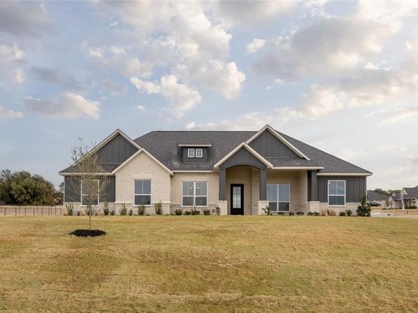 700 Burr Oak Lane, Weatherford, TX 76085