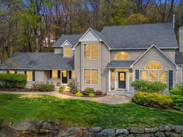 16 Yorkshire Dr, Washington, NJ 07840