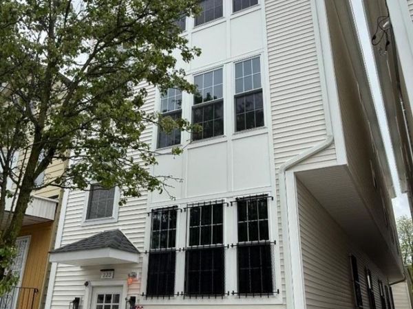 223 S 11th St, Newark, NJ 07107