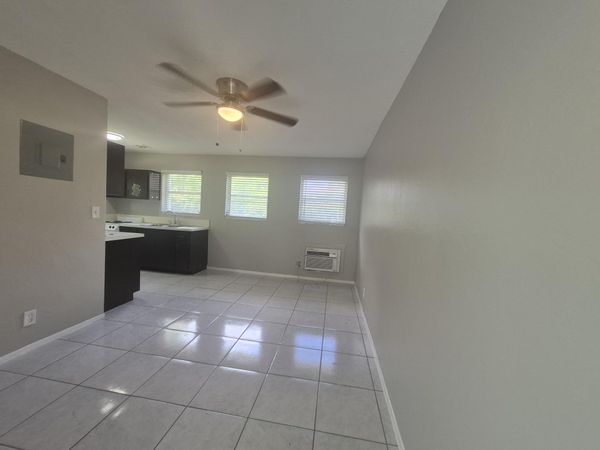 325 NW 25th Street, Unit 5, Wilton Manors, FL 33311