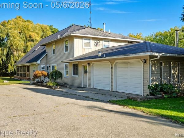 8150 Runyan Lake Road, Fenton, MI 48430