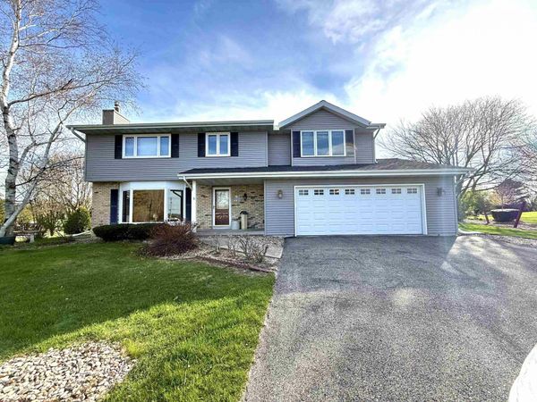 4432 Stonewood Drive, Middleton, WI 53562