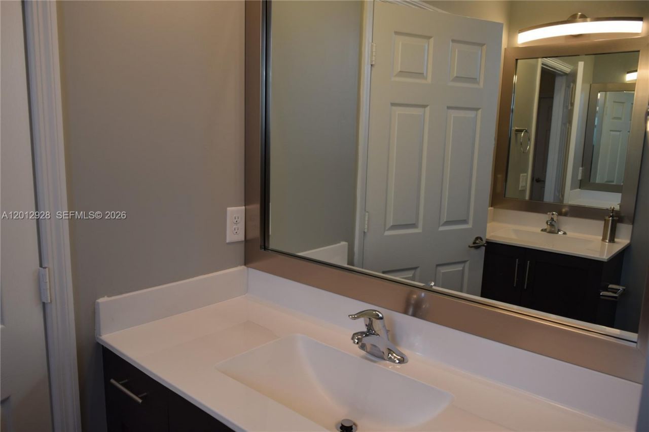 3384 W 100th Ter, Unit 3384, Hialeah, FL 33018 Photo