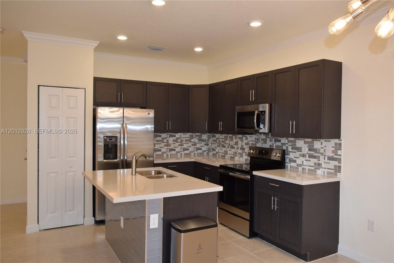 3384 W 100th Ter, Unit 3384, Hialeah, FL 33018 Photo