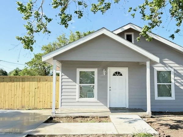 503 E KING ST, Refugio, TX 78377