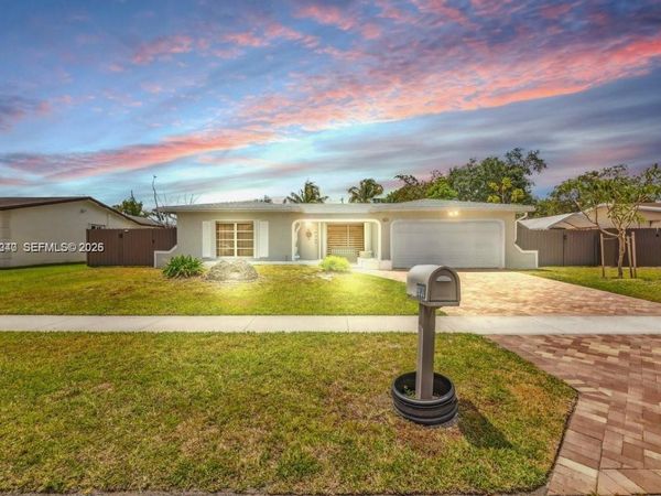 8830 NW 3rd St, Pembroke Pines, FL 33024