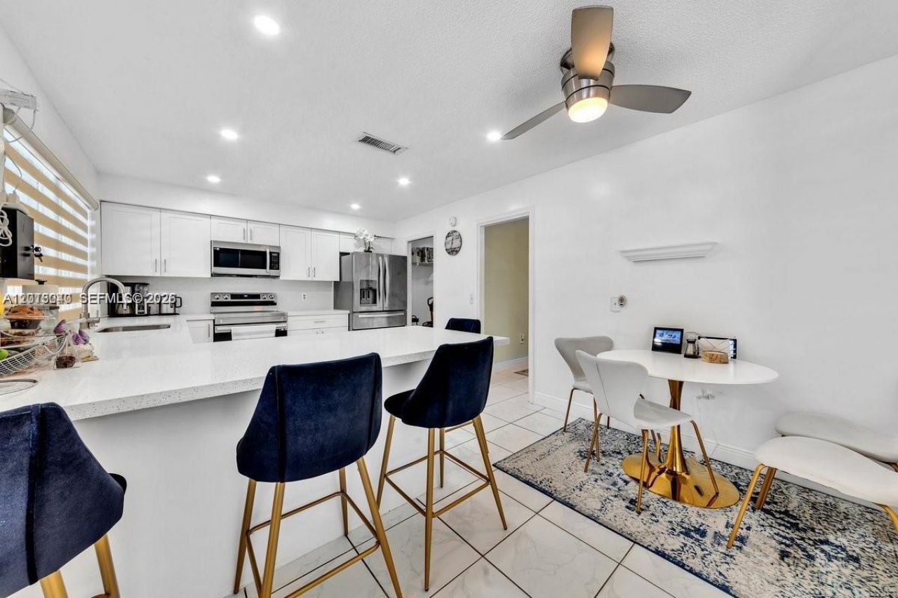 8830 NW 3rd St, Pembroke Pines, FL 33024 Photo