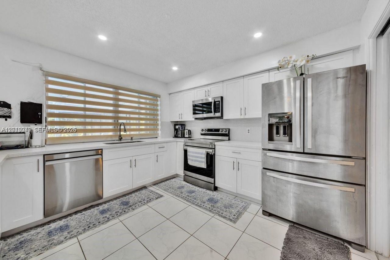 8830 NW 3rd St, Pembroke Pines, FL 33024 Photo