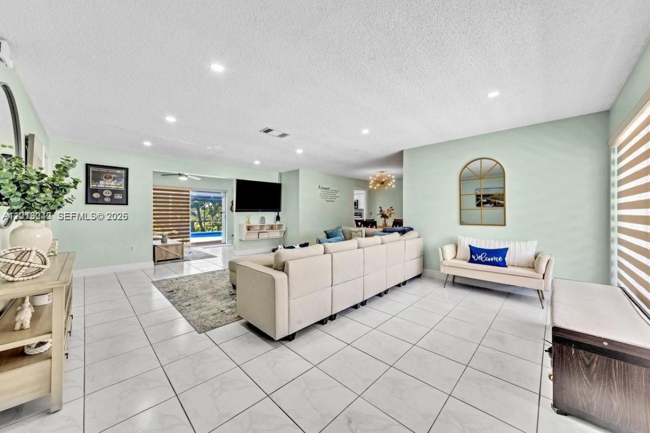 8830 NW 3rd St, Pembroke Pines, FL 33024 Photo